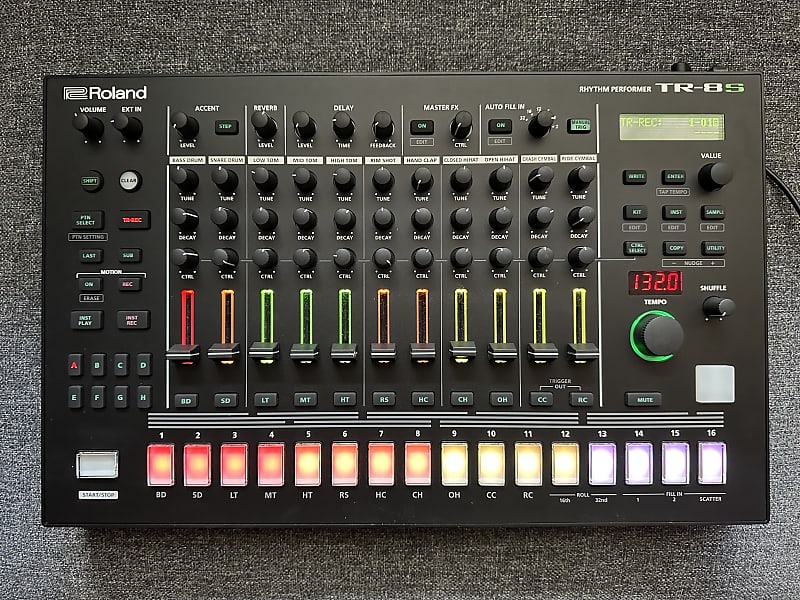 Roland TR-8S AIRA Rhythm Performer with Sample Playback 2018