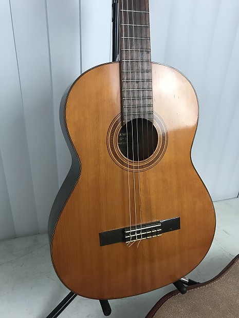 Yamaha G 50A Vintage Nippon Gakki Classical Acoustic Guitar with Case and Capo Natural Finish