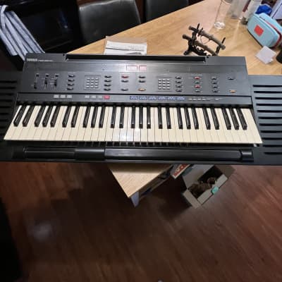 Yamaha PSR-2500 Vintage Keyboard Portable Electric Piano Synthesizer
