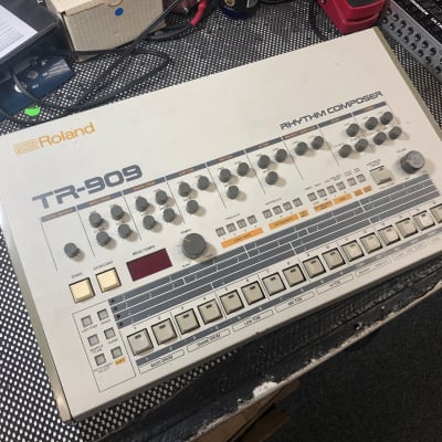 Roland TR-909 Rhythm Composer