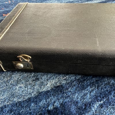 vintage guitar case strat/tele image 8