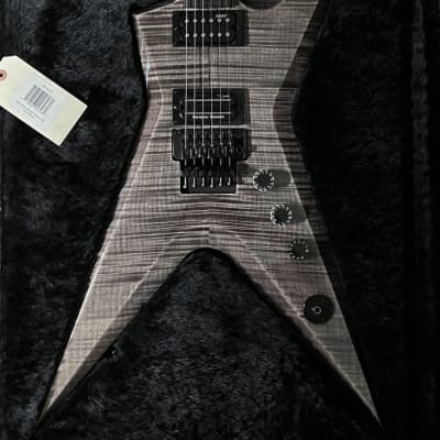 Dean Guitars Relaunches Dimebag Darrell Razorback Rust – Music Connection  Magazine