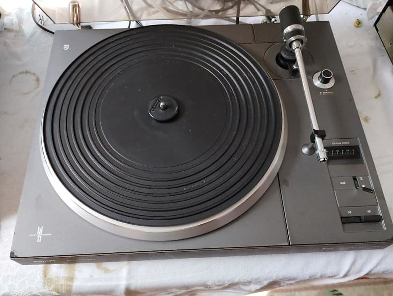Philips 677 turntable in very good condition - 1970&#039;s  			
