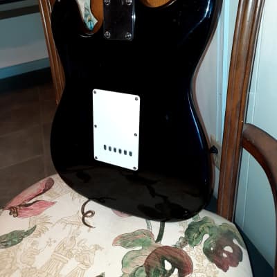 INDY CUSTOM Black with White pickguard strat style guitar, natural blond wooden neck early 2000's image 5