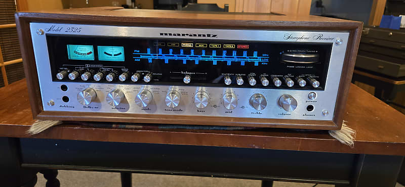 Very Excellent Marantz 2325 and Mint Walnut Cabinet  			