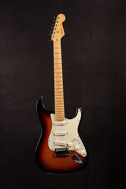 Fender Stratocaster Deluxe 2000 image 1
