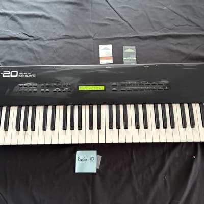 Roland U-20 61-Key RS-PCM Synthesizer 1989 - 1992 - Black