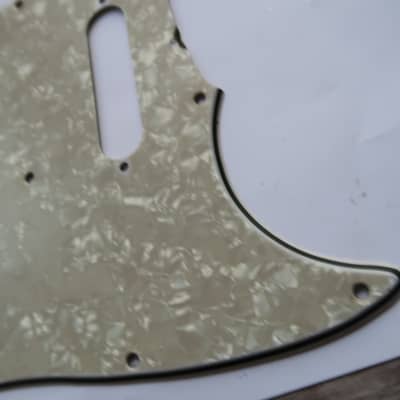 Immagine 1964 - 1971 Fender Musicmaster guitar  Pickguard  pearloid 60's Vintage USA RI  pearl 65 66 67 - 13