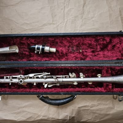 Elkhart Cavalier metal clarinet, USA, Silver-finish with case