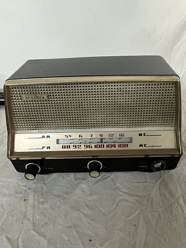 Sansei Vintage Tube Radio In Excellent Working Condition  			