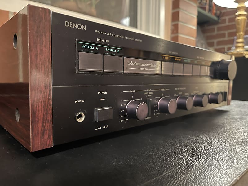 Denon PMA-777 Integrated Amplifier (1982) - Black/Rosewood Denon PMA-777 Integrated Amplifier (1982) - Black/Rosewood
