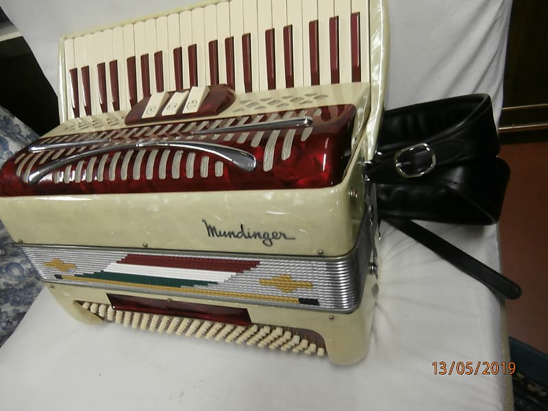 Mundinger accordion outlet