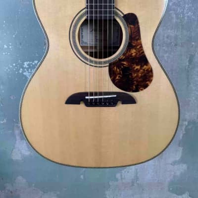 Mint Alvarez Masterworks MF60 Herringbone Folk / OM Acoustic Guitar with Gigbag image 2