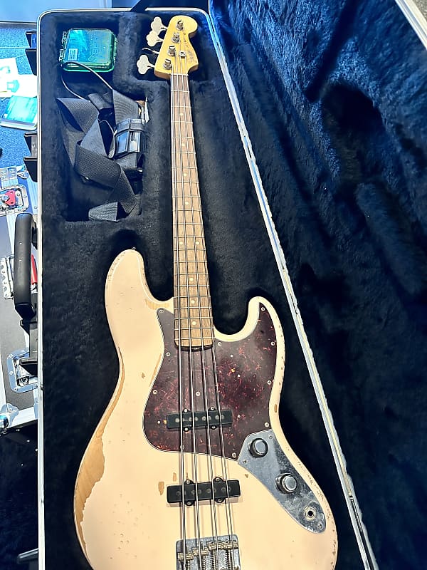 Fender Flea Artist Series Road Worn Signature Jazz Bass 2016