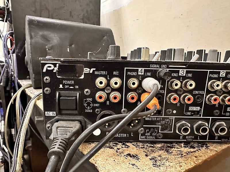 Pioneer DJM-800 Professional Digital DJ Mixer w/Road Case Pioneer DJM-800 Professional Digital DJ Mixer w/Road Case