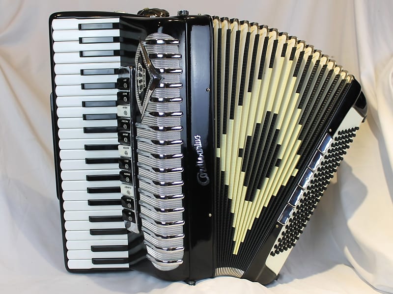 5672 - Black Morbidoni Crown Cordivarius Piano Accordion LMH