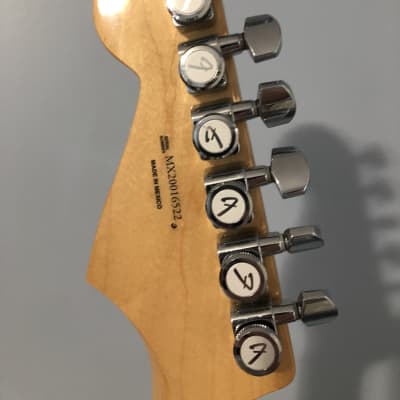 Fender Stratocaster 2019 Silver image 4
