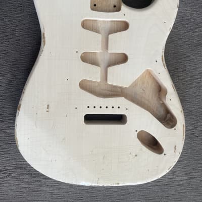 MJT Stratocaster Swamp Ash 1-Piece Relic'd body Transparent