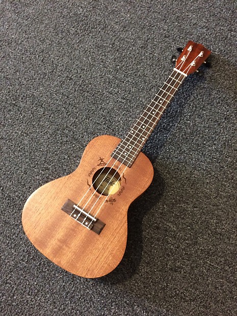 Flight nuc310 concert shop ukulele