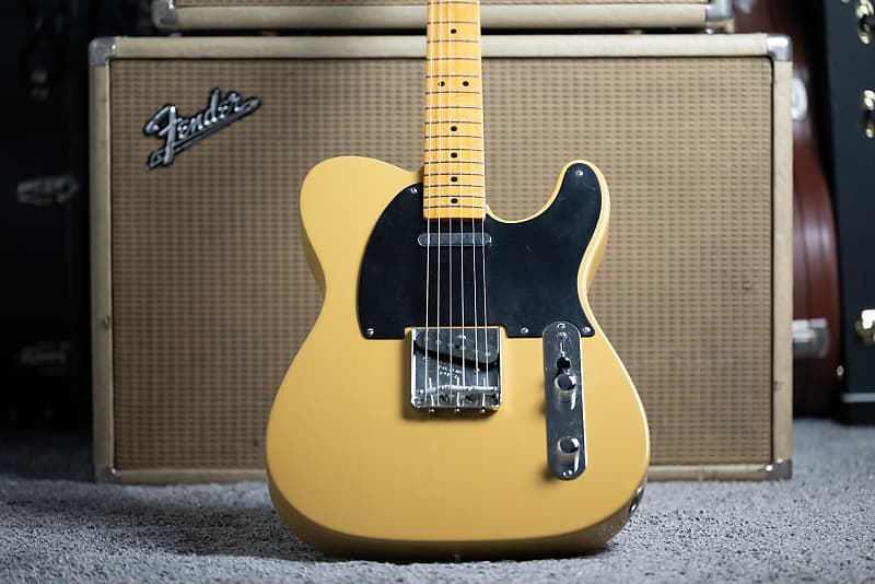 Fender American Vintage '52 Telecaster Butterscotch Blonde
