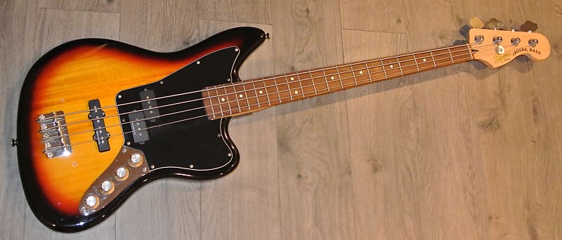 Squier Jaguar Active bass-