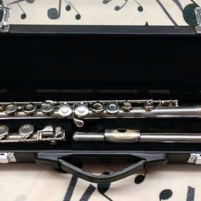 Armstrong 104 Student Model Closed-Hole Flute with C Foot, Offset G 2010s - Silver-Plated image 2