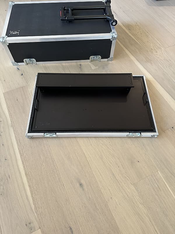 Creation Music Company Live in flight case 32x18 2022 Black Reverb