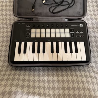 Novation Launchkey Mini MKIII MIDI Keyboard Controller 2019 - Present - Black