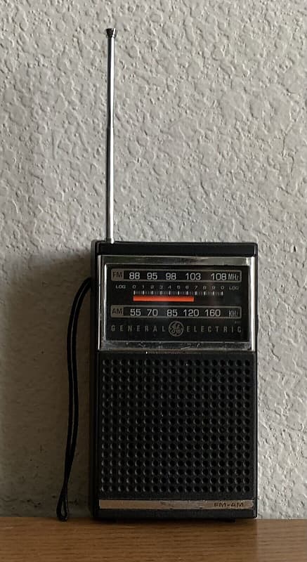 Vintage GE Portable AM/FM Transistor Radio Model 7-2500A, | Reverb