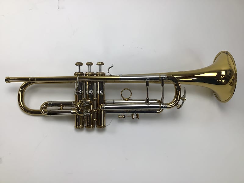 Used Bach New York Bb Trumpet (SN: 10621)