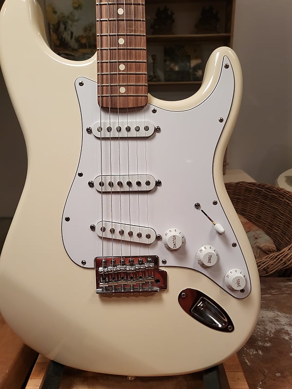 Fender Stratocaster 2000 - Arctic White | Reverb