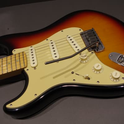 Fender American Deluxe Stratocaster Left-Handed 60th Anniversary with Maple Fretboard 2006 3-Color Sunburst USA LH image 8