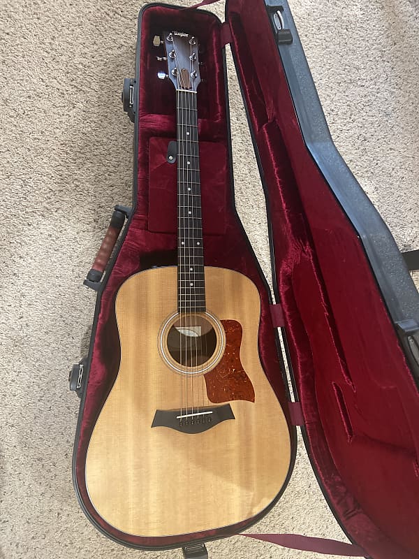 Taylor 110e 2012 Great Condition + Gator Case