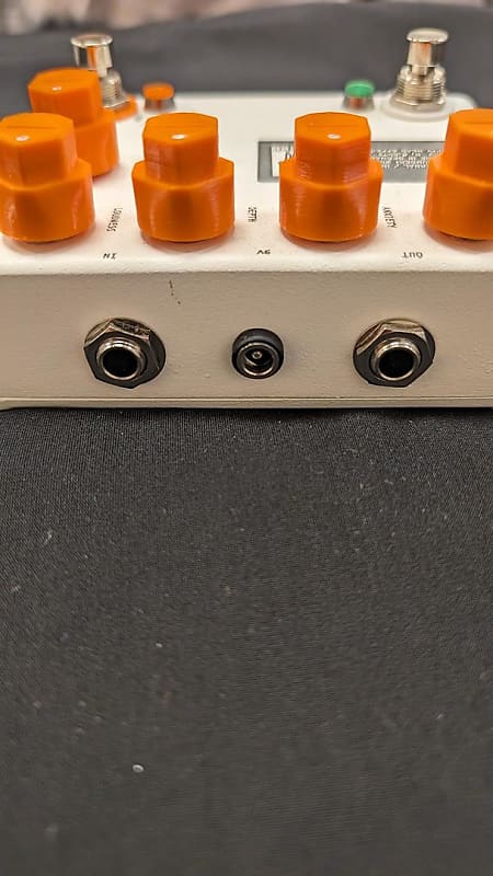 Empty Head Effects The External / Internal Distortion Guitar