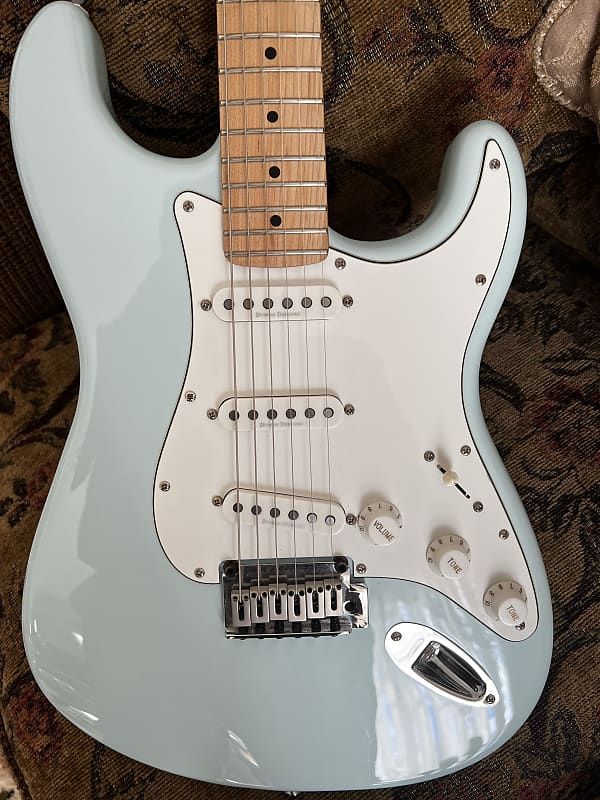 Fender Squier Deluxe Stratocaster 2007-2018 Sonic Blue | Reverb