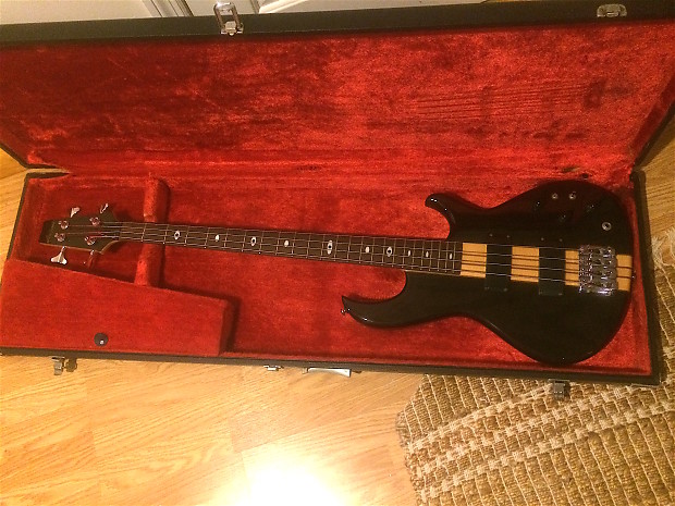 Aria pro II sb-800 bass. 1990's . Beautiful piece and great Aria pro II sb-800 bass. 1990's . Beautiful piece and great