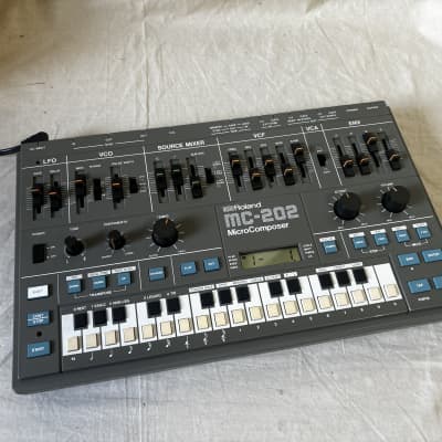 Roland MC-202 MicroComposer analog synthesizer/sequencer TB-303 SH101