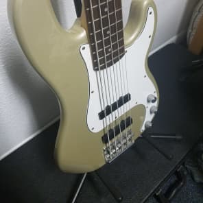 Squier Standard Series 5 String Percision P Bass Five V By Fender Shoreline Gold Clean! imagen 1