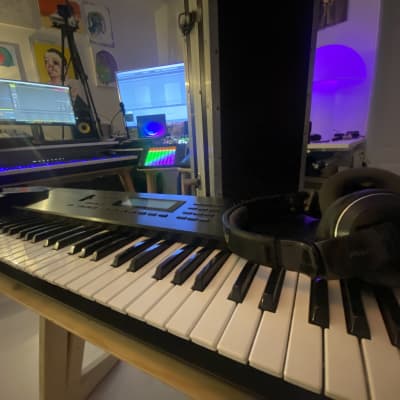 Roland W-30 61-Key Sampling Music Workstation 1989 - 1992 - Black