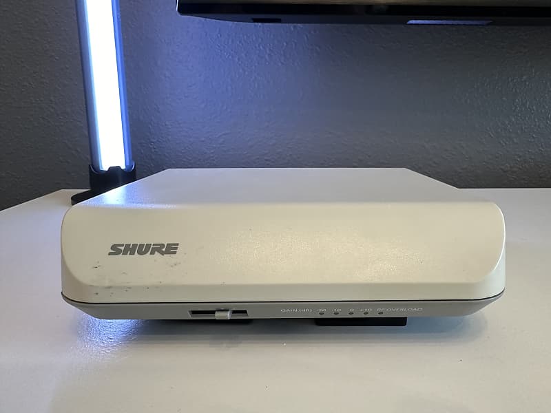 Shure UA864US WallMounted Wideband Antenna (470698 MHz) Reverb