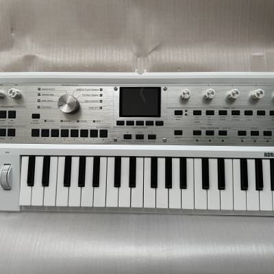 Korg MicroKORG 2 MicroKORG2 37-Key Synthesizer/Vocoder 2024 - Present - White / Black