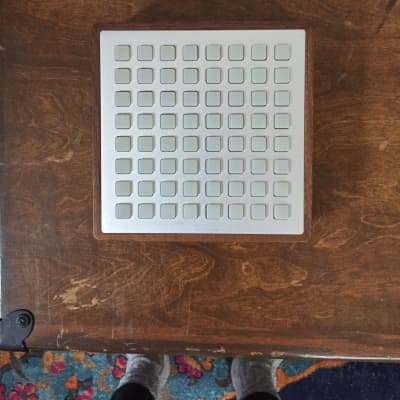 960px-Monome-family-stretta-