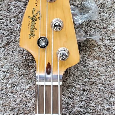 Squier Classic Vibe '60s Precision Bass, Left-Handed, 3-Color Sunburst image 3