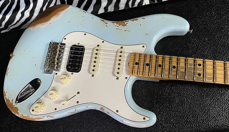 NEW ! 2023 Fender Custom Shop 69 Heavy Relic Stratocaster HSS - Handwound  PU's - Authorized Dealer - Aged Sonic Blue - Only 7.6 lbs - G01159