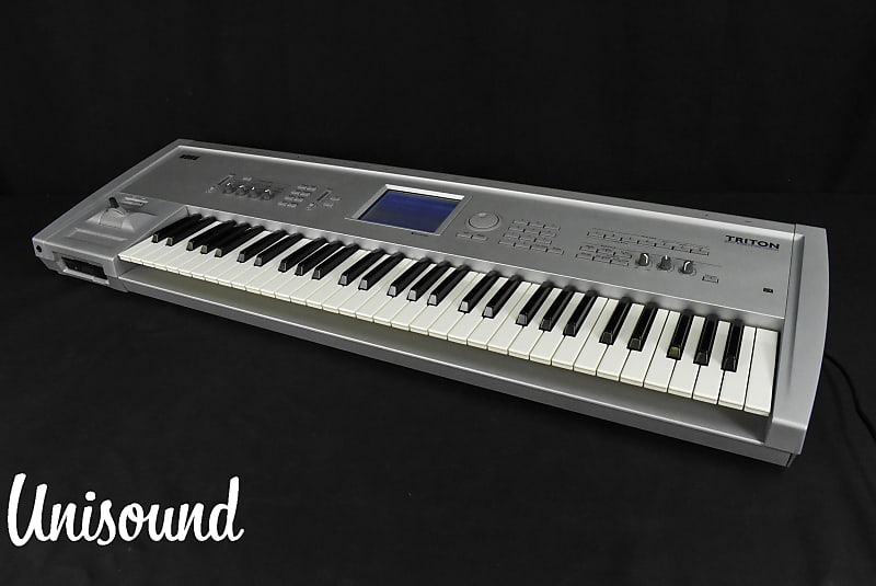 Korg Triton 61key Music Workstation Synthesizer in Very Good