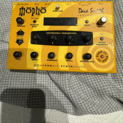 Dave Smith Instruments Mopho Desktop Monophonic Synthesizer 2008 - 2016 - Yellow