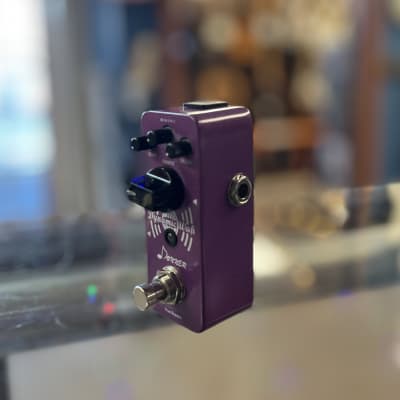 Donner Mini Auto Wah Pedal Dynamic Wah Guitar Effect Pedal Envelope Filter True Bypass - Purple image 2