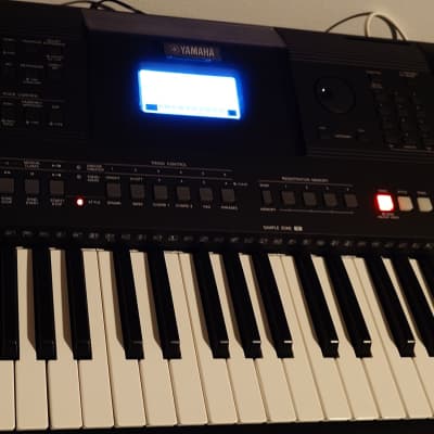 Yamaha PSR-E463 61-Key - Black