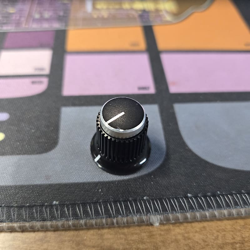 *Single* Peavey amp knob for silver stripe Transtube, Bandit, Reverb