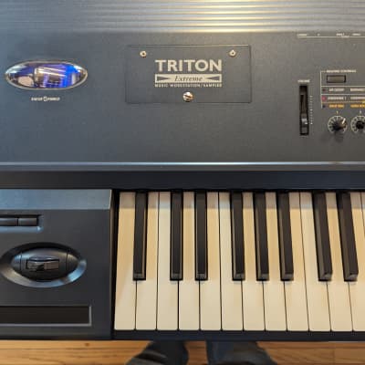 Korg Triton Extreme 88-Key 120-Voice Polyphonic Workstation (2005 